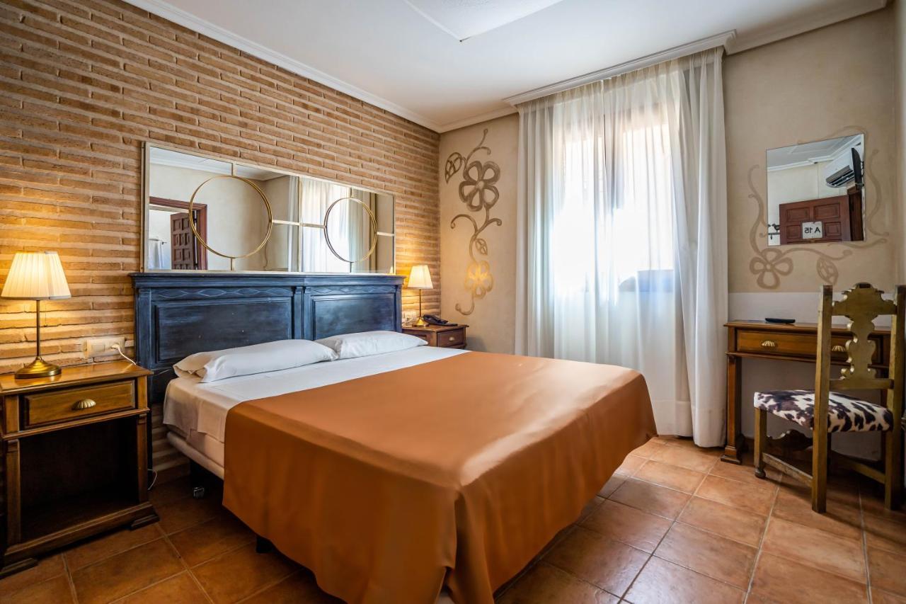 วายไอที ปวยร์ตา บิซากรา Hotel โตเลโด ภายนอก รูปภาพ