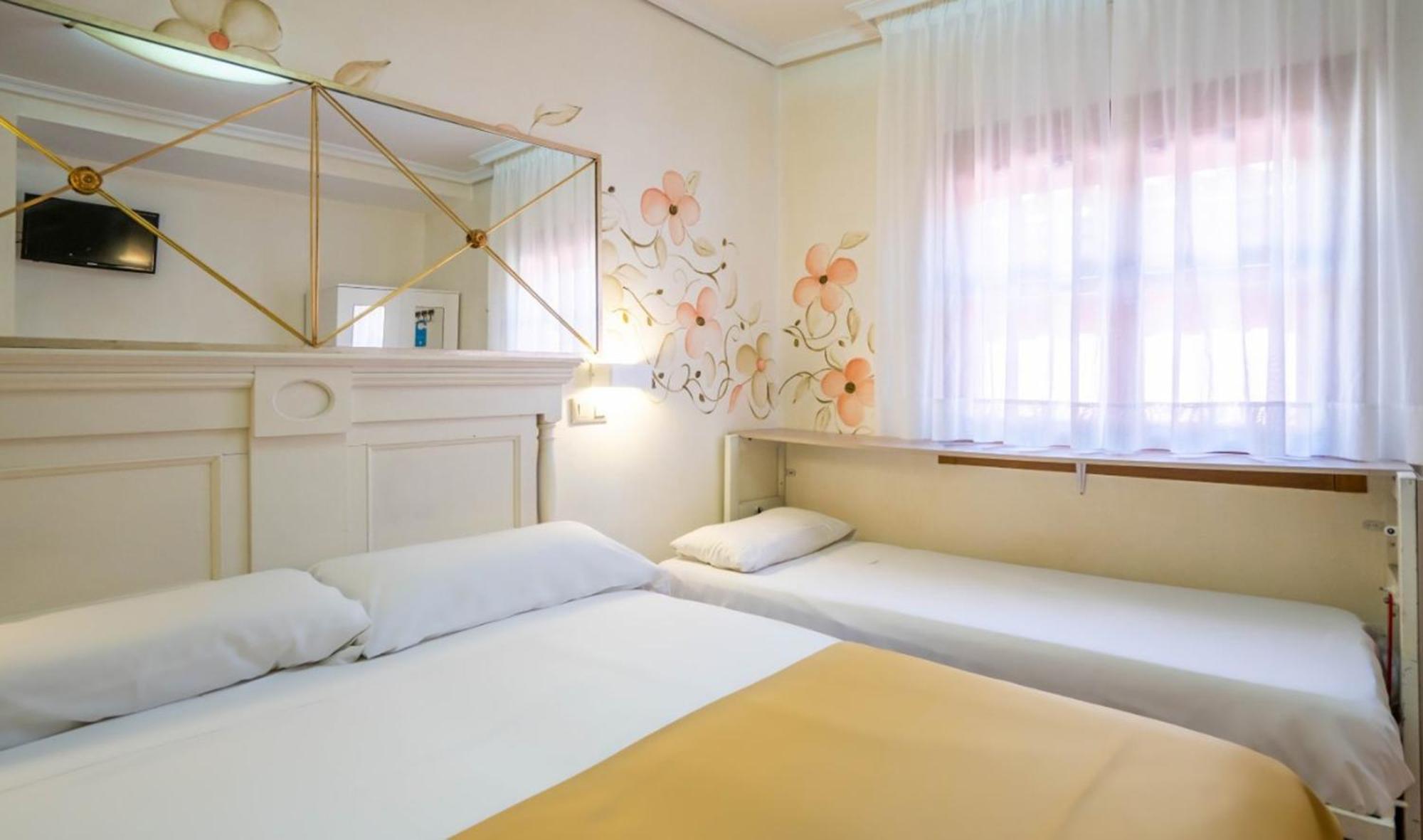 วายไอที ปวยร์ตา บิซากรา Hotel โตเลโด ภายนอก รูปภาพ