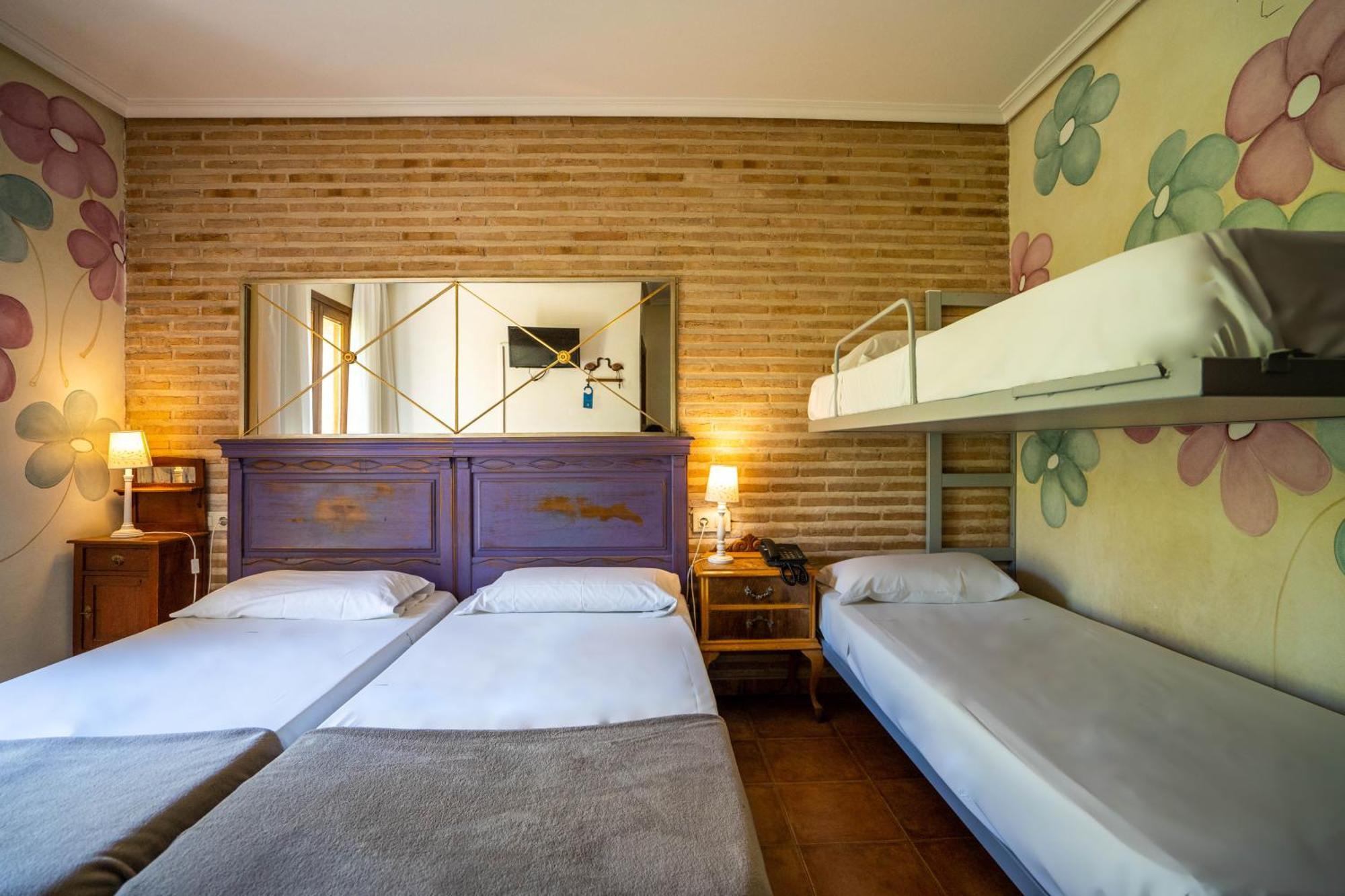 วายไอที ปวยร์ตา บิซากรา Hotel โตเลโด ภายนอก รูปภาพ