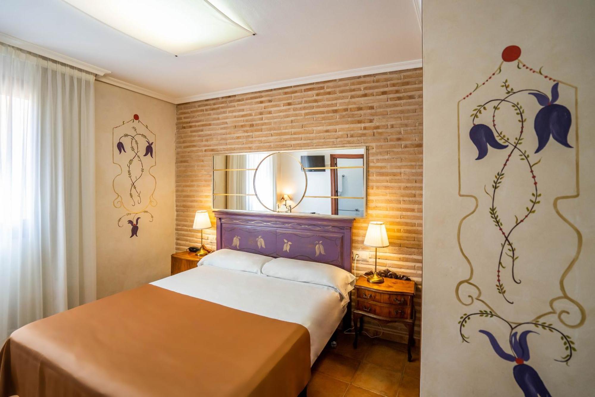 วายไอที ปวยร์ตา บิซากรา Hotel โตเลโด ภายนอก รูปภาพ