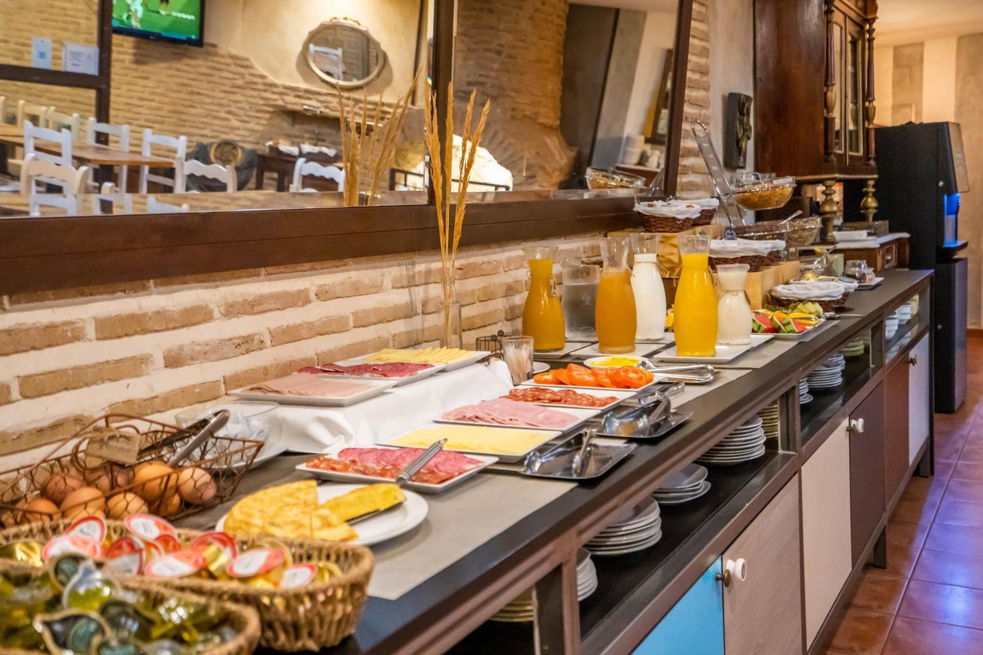 วายไอที ปวยร์ตา บิซากรา Hotel โตเลโด ภายนอก รูปภาพ